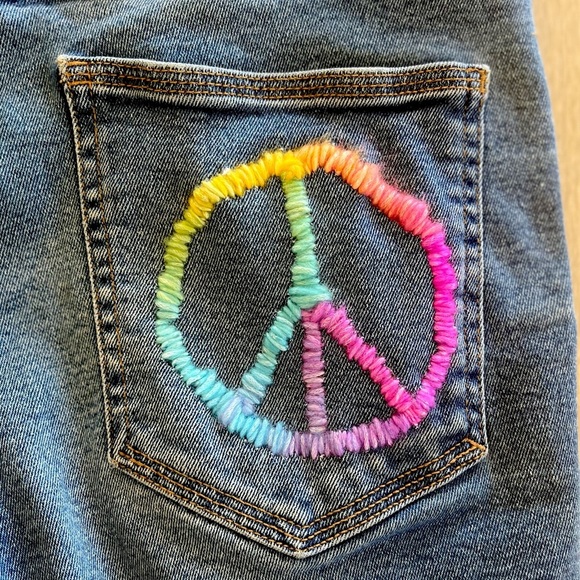CUSTOM EMBROIDERED HIPPIE SHORTS - Picture 13 of 13